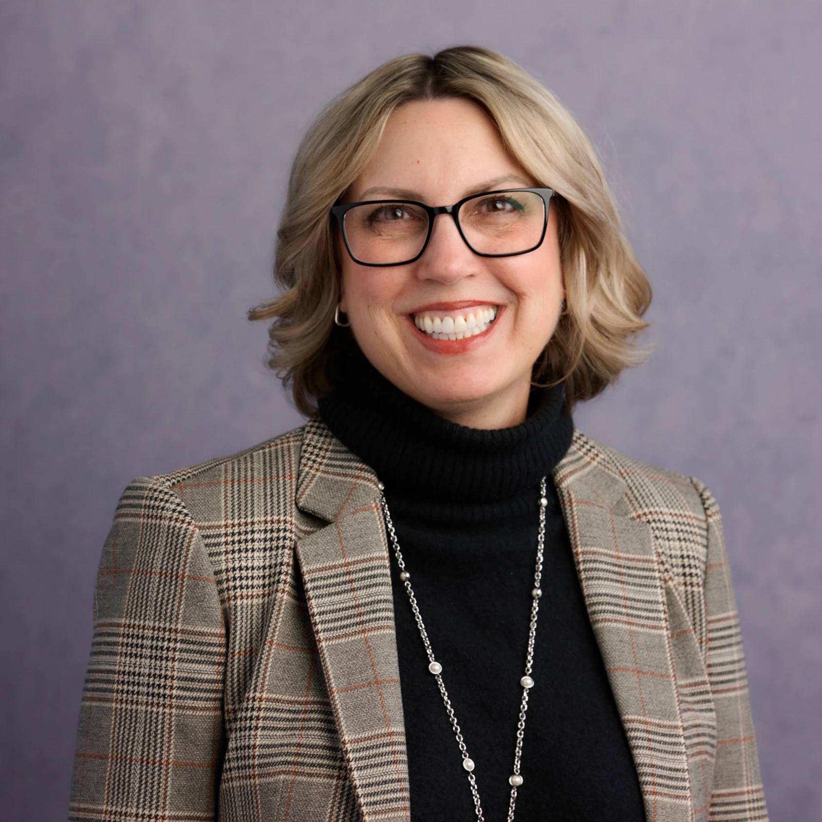 Headshot photo of Shonna Shearson